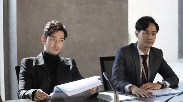 台湾男星林佑威（右）赞晓明平易近人。