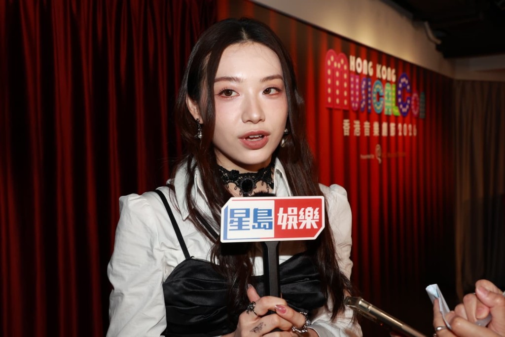 Sinnie承認Lolly Talk近排比較靜,冇歌出。 Sinnie承認Lolly Talk近排比較靜,冇歌出。