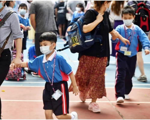 小一至小三的初小學生將於下周一(23日)起暫停面授課堂,為期14天,至12月6日。