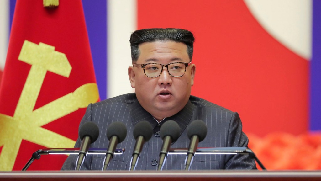 金正恩出席全會。美聯社