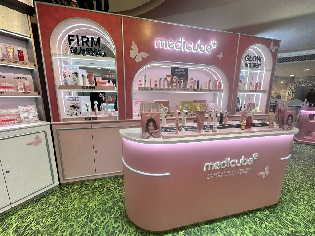 韩国专业医美品牌 medicube 于铜锣湾时代广场举行春季限定「Bloom & Glow」快闪店。