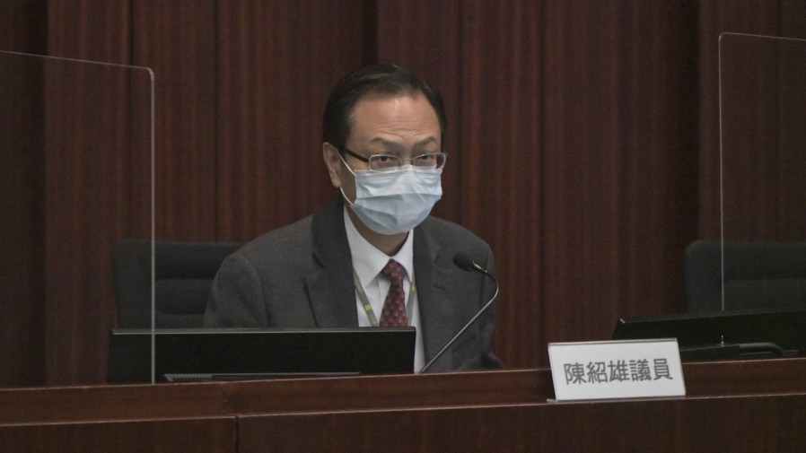 選委會的陳紹雄對建議表示歡迎，惟對條例至今仍未落實感到疑問。資料圖片