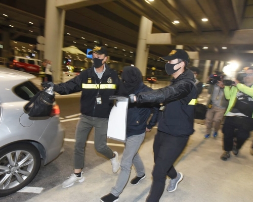 海關拘捕一名41歲本地無業男子。