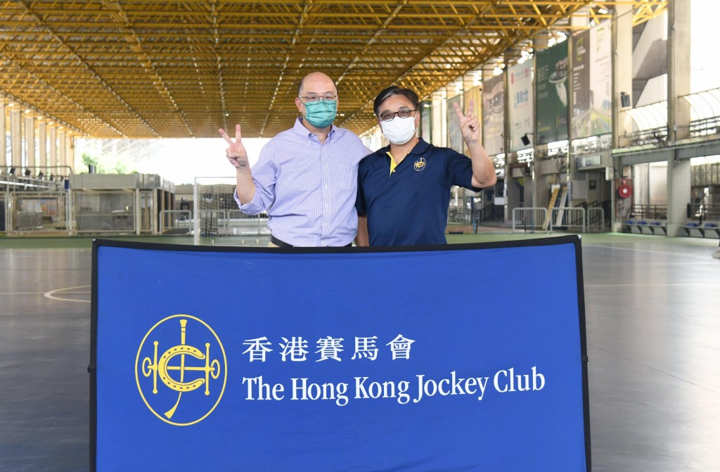 李德能(右)指設施已試用近個半月,反應理想。郭晉朗攝