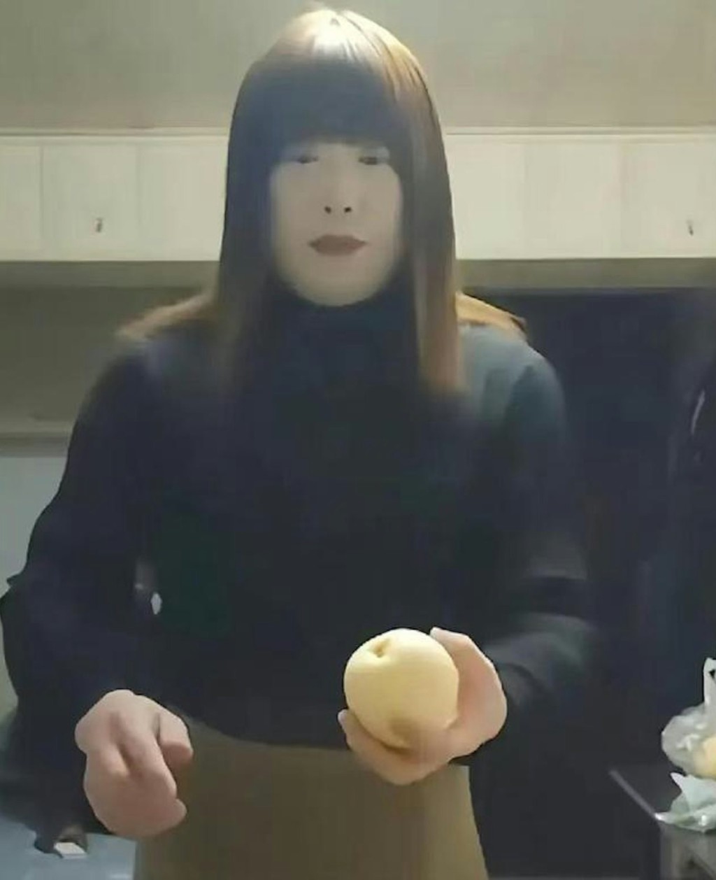 「南京紅姐」長期男扮女裝,據傳3年間誘騙逾千名男性「約炮」。 「南京紅姐」長期男扮女裝,據傳3年間誘騙逾千名男性「約炮」。