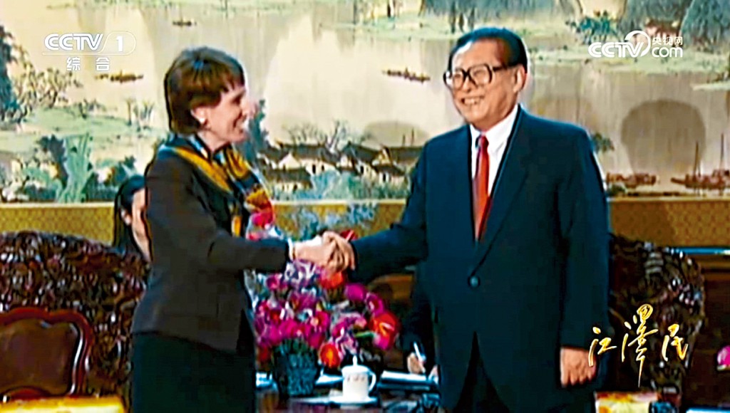 1999年11月，江泽民在中南海会见了美国贸易代表白茜芙。