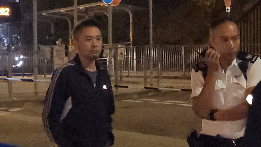 的士司機協助警方調查。黎志偉攝 的士司機協助警方調查。黎志偉攝