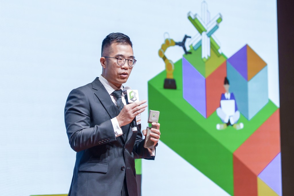 「商業及管理」組別的得獎者︰孫耿耀(Keith)。 「商業及管理」組別的得獎者︰孫耿耀(Keith)。