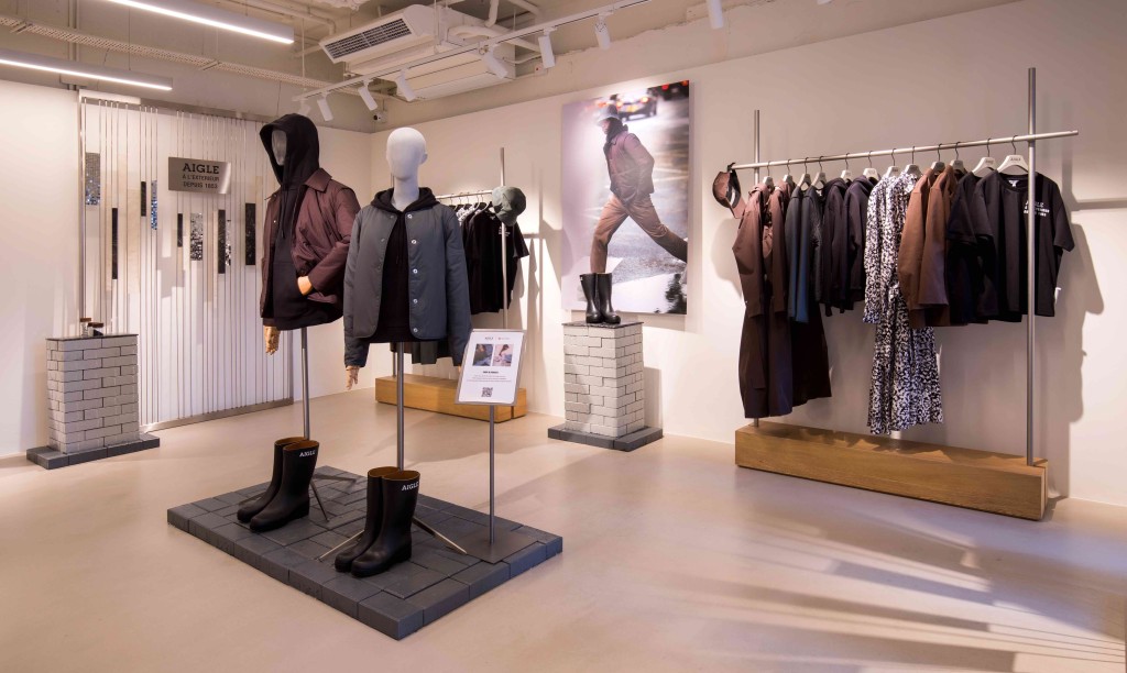 隨着全球環保意識逐步提高，期間限定店內展示的全新Capsule Collection，融入綠色永續時尚概念，並結合「時尚」、「機能」、「環保」三大元素。