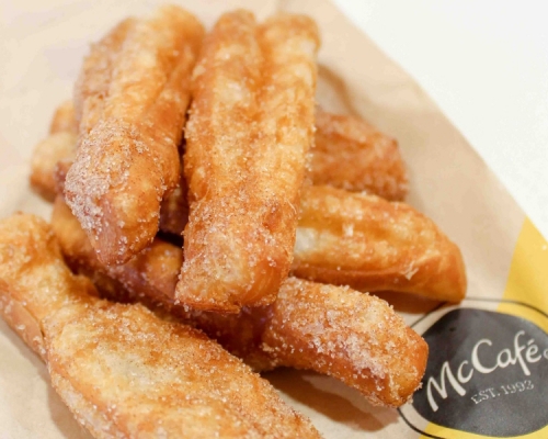 美國麥當勞推出限時供應的早餐小吃「Donut Sticks」似足油炸鬼。(網圖)