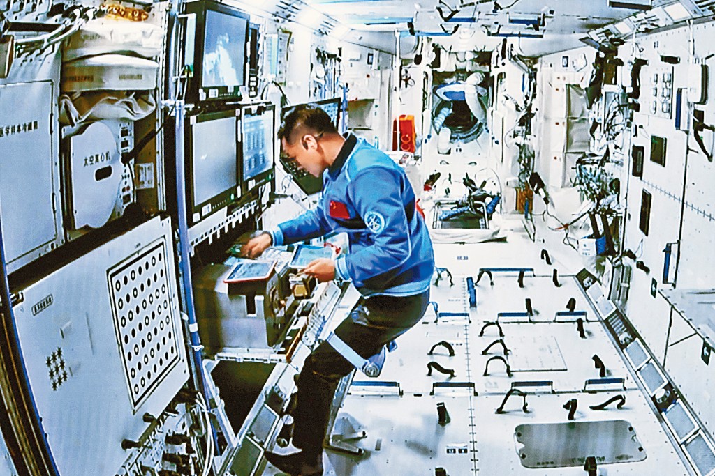 獲選的香港載荷專家，日後有望到太空進行科研工作。