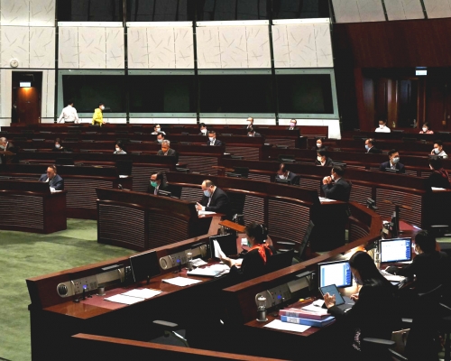 立法會通過成文法修訂條例草案。