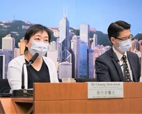 张竹君（左）表示无病征人士不应争做病毒检测。 