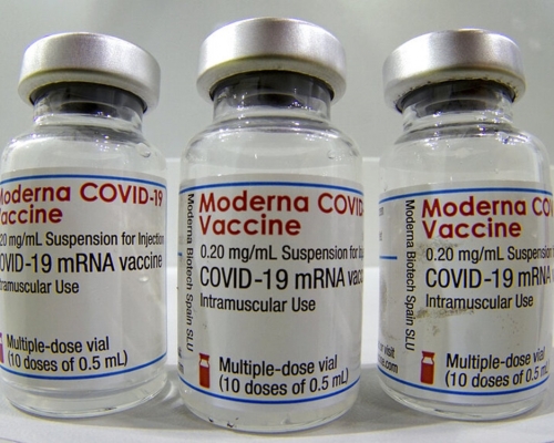莫德納疫苗受實驗室失誤事件延誤。AP資料圖片