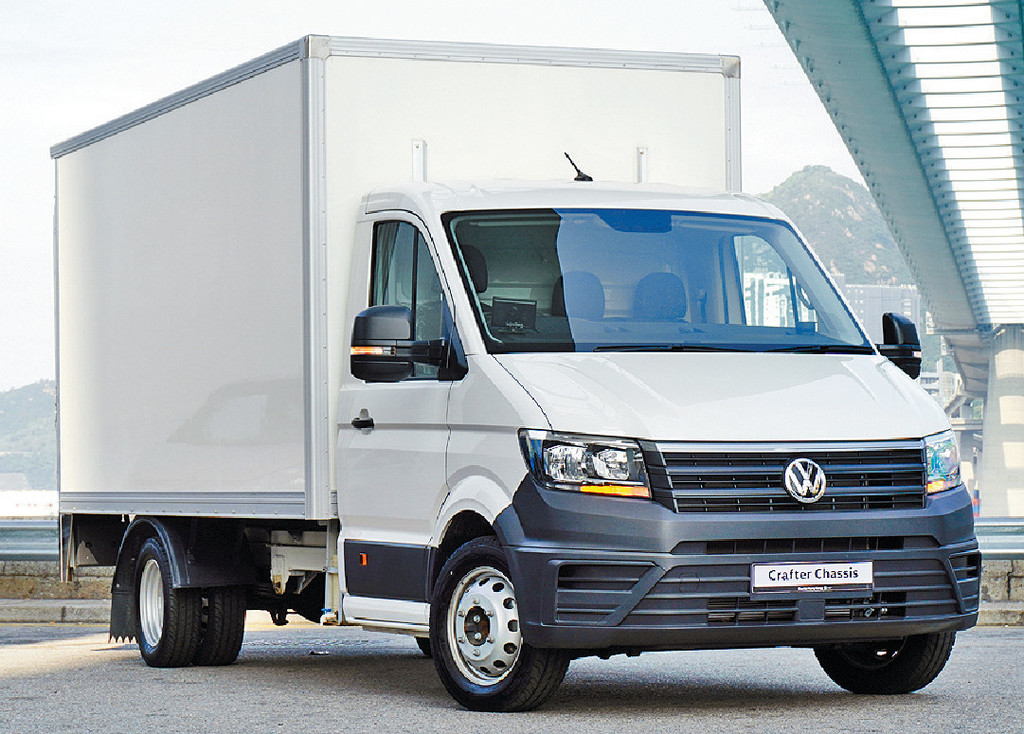 ■Crafter Panel Vans 5.5t引擎位於車頭,令車廂擁有更佳隔音和隔熱效果,示範車配上特高車尾貨斗。