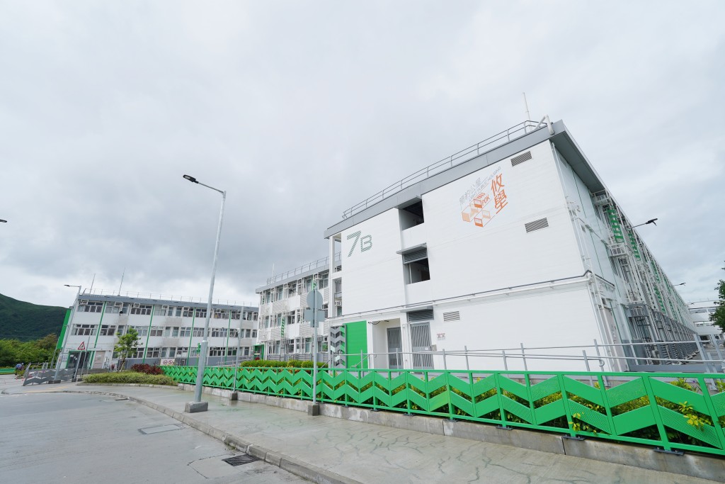 圖為元朗攸壆路簡約公屋。 圖為元朗攸壆路簡約公屋。
