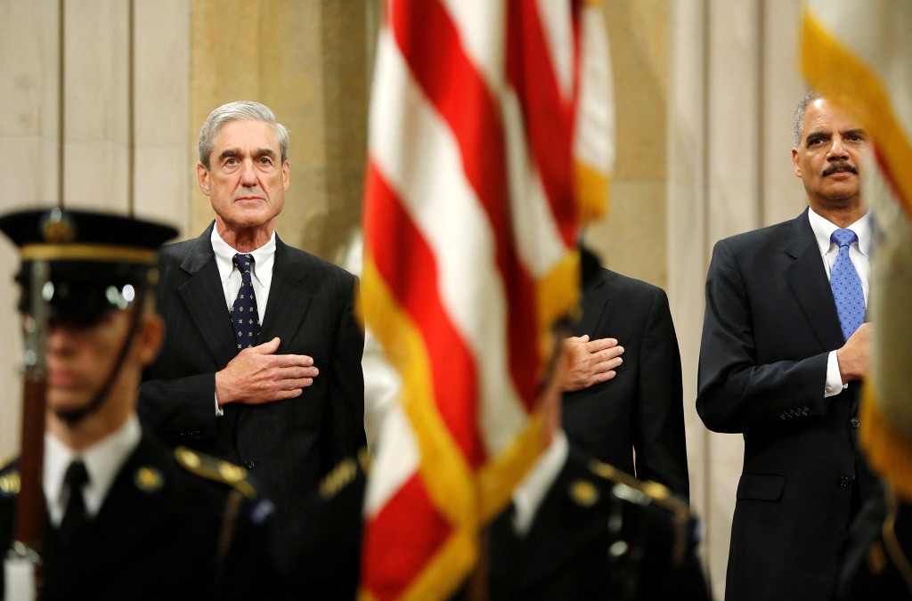 穆勒一生以嚴謹和低調著稱，有「Bobby Three Sticks」綽號。路透社