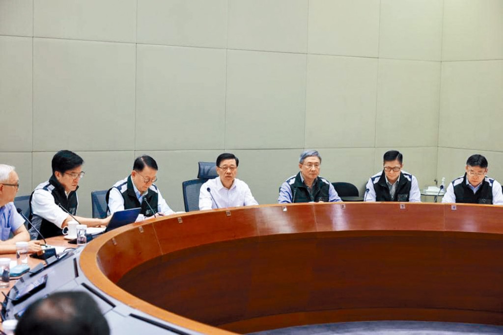 行政長官李家超召開跨部門會議,聽取各部門匯報工作及復修情況。