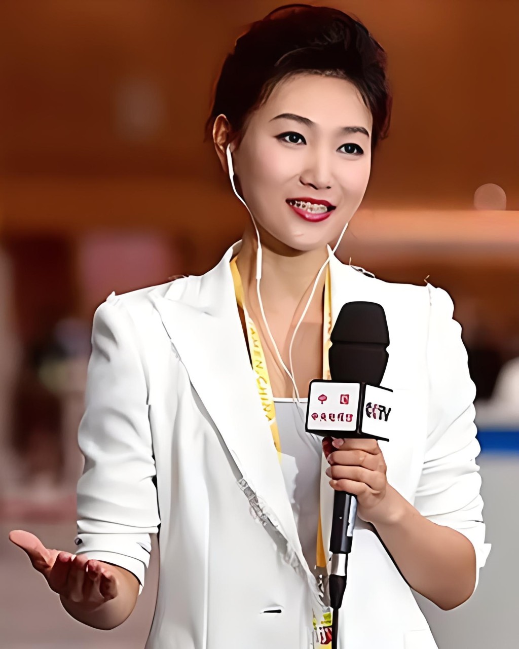 央視主持人李梓萌。 央視主持人李梓萌。