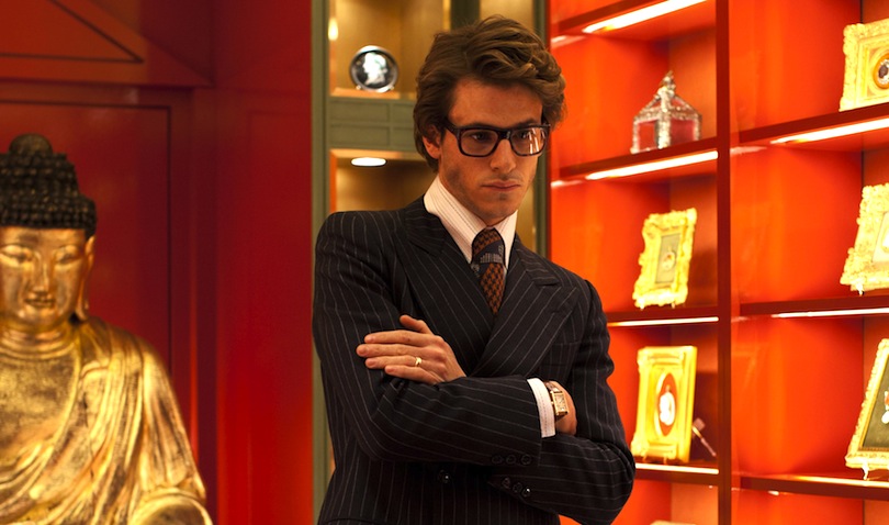 在《時裝巨人的狂情歲月》中飾演殿堂級時裝大師Yves Saint Laurent。