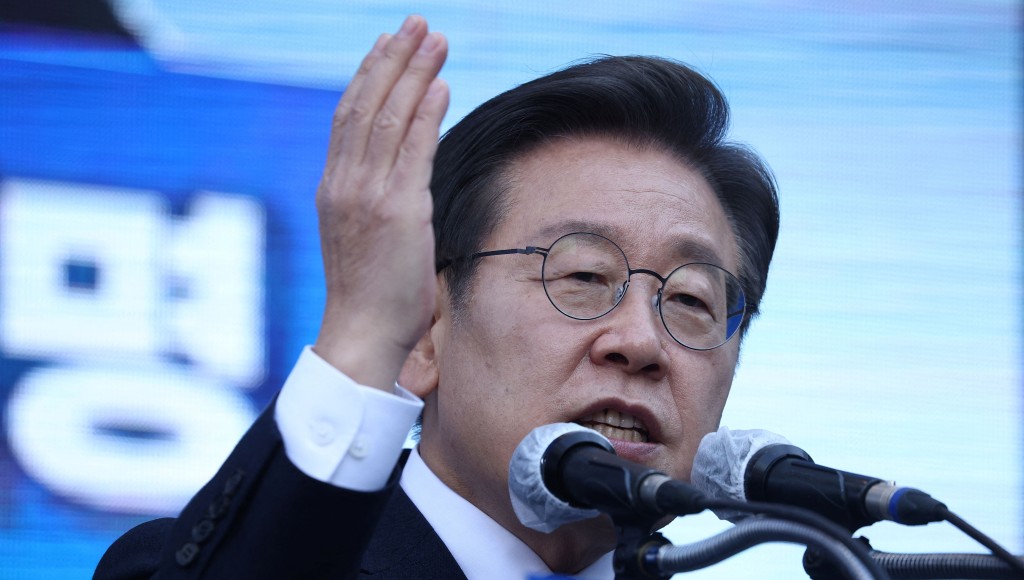 李在明是韩国最大反对党领袖。