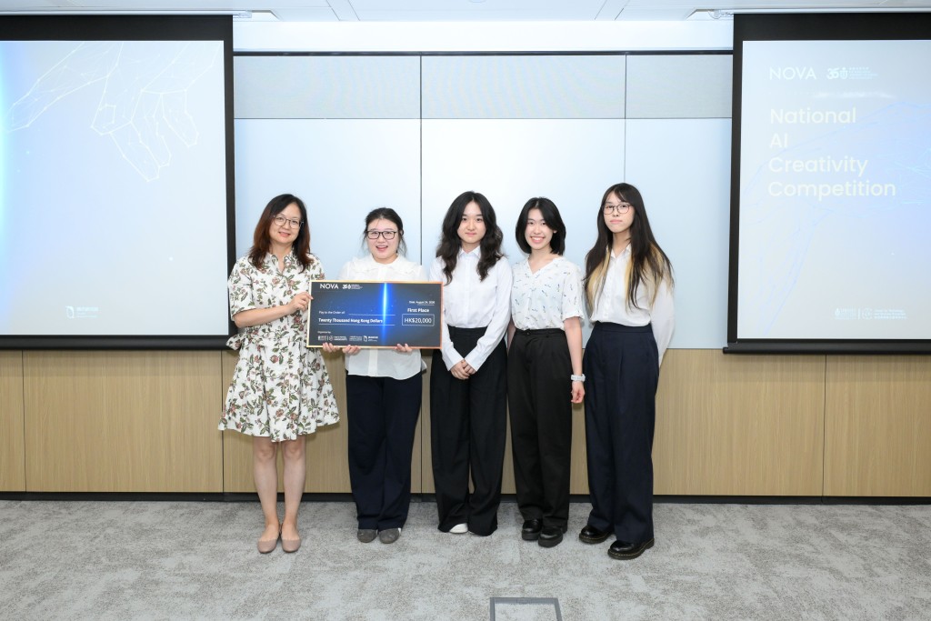 中心副主任孟昭莉(左一)与香港赛区冠军队伍「WalkWithU」。 科大提供 中心副主任孟昭莉(左一)与香港赛区冠军队伍「WalkWithU」。 科大提供