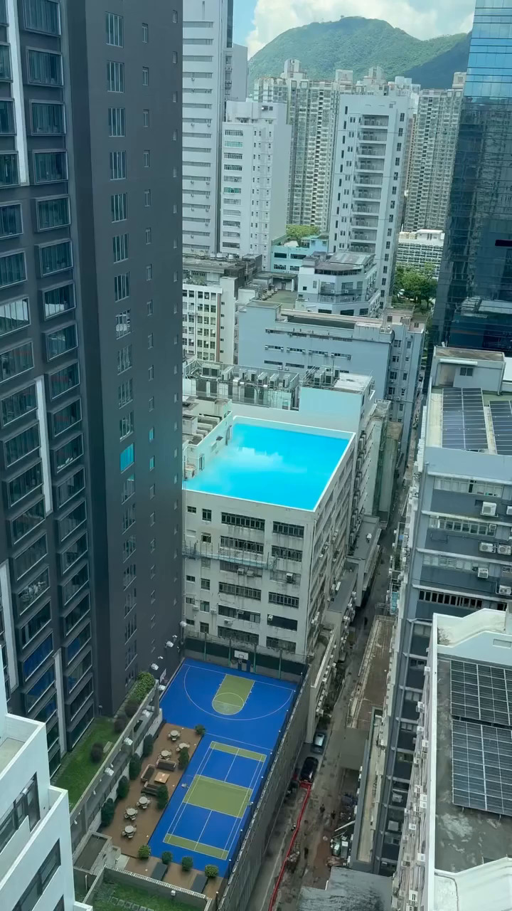 有熟路的街坊似乎知情,爆料指「 反而佢樓下個球場原本係泳池」。Threads截圖 有熟路的街坊似乎知情,爆料指「 反而佢樓下個球場原本係泳池」。Threads截圖