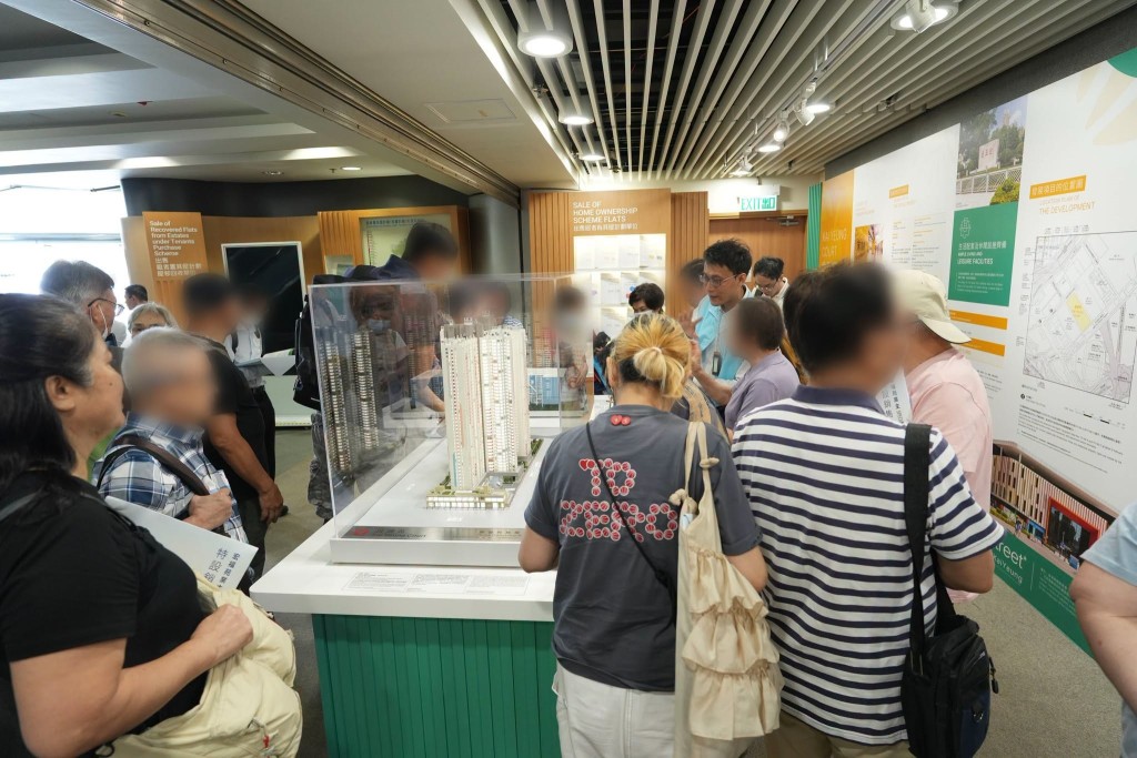 市中心項目固然熱門,但不同發展項目都各花入各眼,有業主喜歡匯熙苑毗鄰錦上路港鐵站,也有居民查詢東涌裕豐苑未來的配套。 市中心項目固然熱門,但不同發展項目都各花入各眼,有業主喜歡匯熙苑毗鄰錦上路港鐵站,也有居民查詢東涌裕豐苑未來的配套。