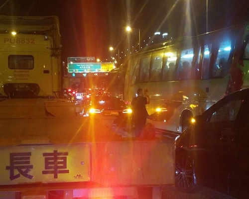 長青公路2車相撞。馬路的事討論區圖片