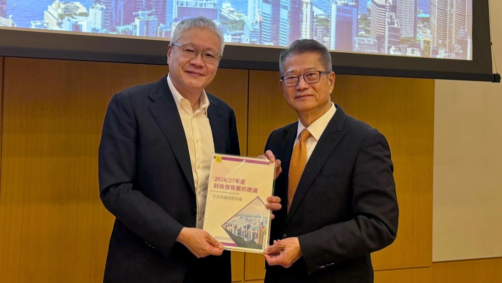 新一份《財政預算案》本月25日發表，選委界立法會議員管浩鳴今（3日）與財政司司長陳茂波見面表達意見。