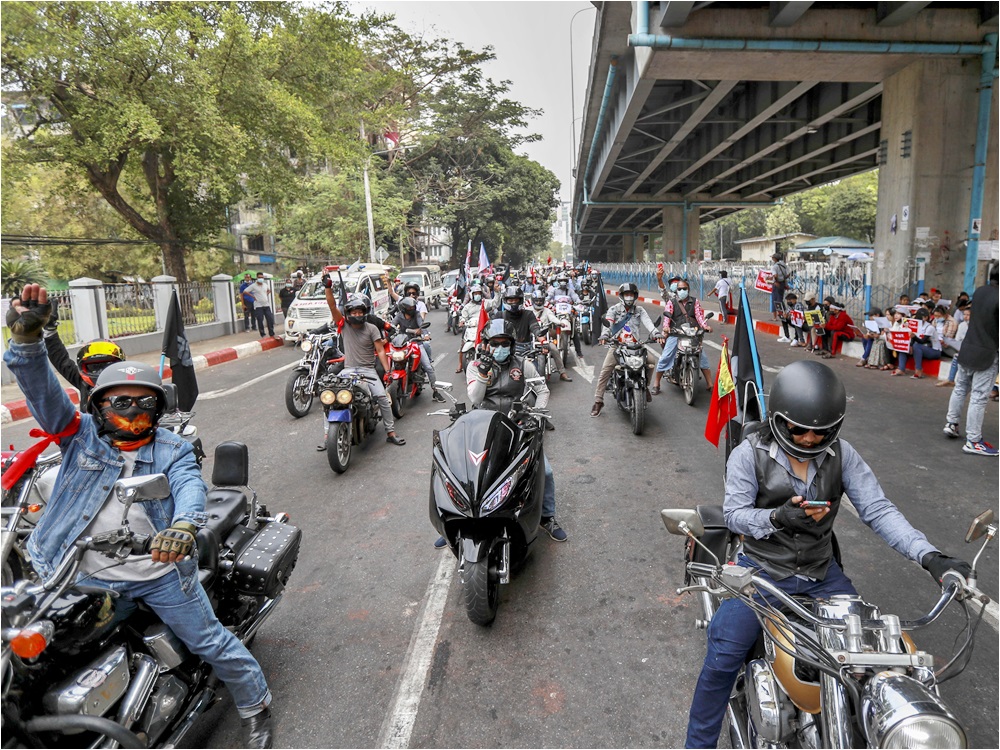 緬甸昨日有大批民眾上街。AP資料圖片