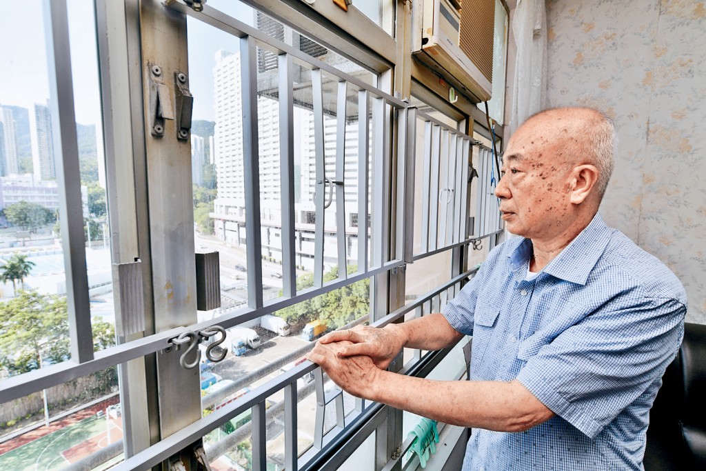 薛培餘說，天氣一熱，全身便有濕疹，故發病後已「冇乜去街」。
