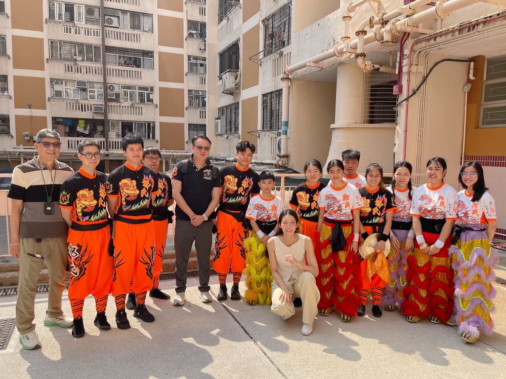 江旻憓與舞獅隊合照。江旻憓FB圖片