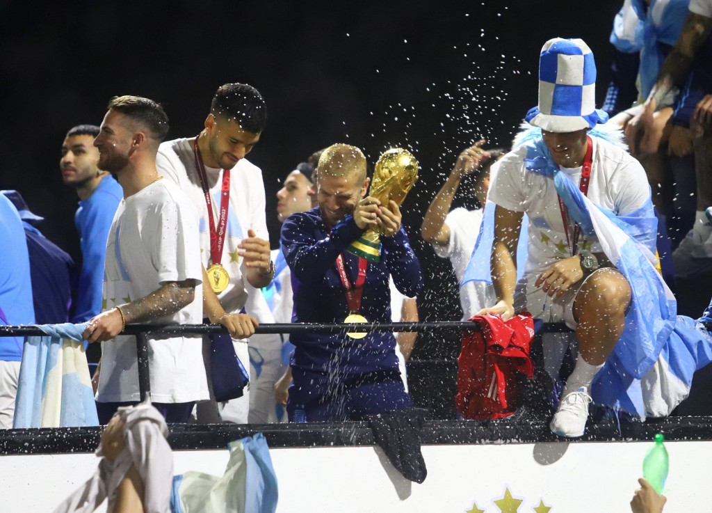 阿根廷《奥莱报》报导，艾真度高美斯在世界杯决赛对法国前的数小时收到自己的样本呈阳性的通知。路透社
