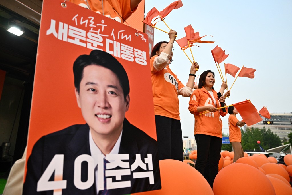 南韓改革新黨總統候選人李俊錫的支持者。法新社 南韓改革新黨總統候選人李俊錫的支持者。法新社