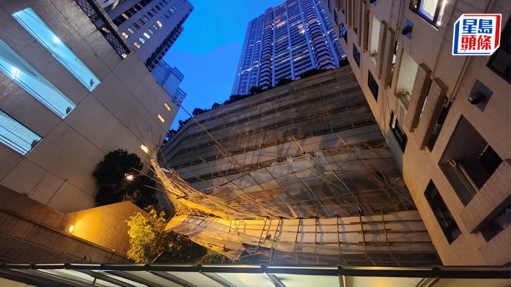 中半山豪宅斜坡棚架倒塌 壓中鄰廈無人傷