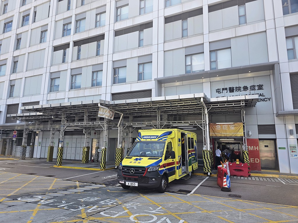 傷者由救護車送院治理。 