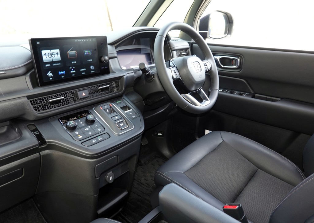 ●車廂標準配套包括10.2吋數碼儀表板及9吋觸控屏幕。