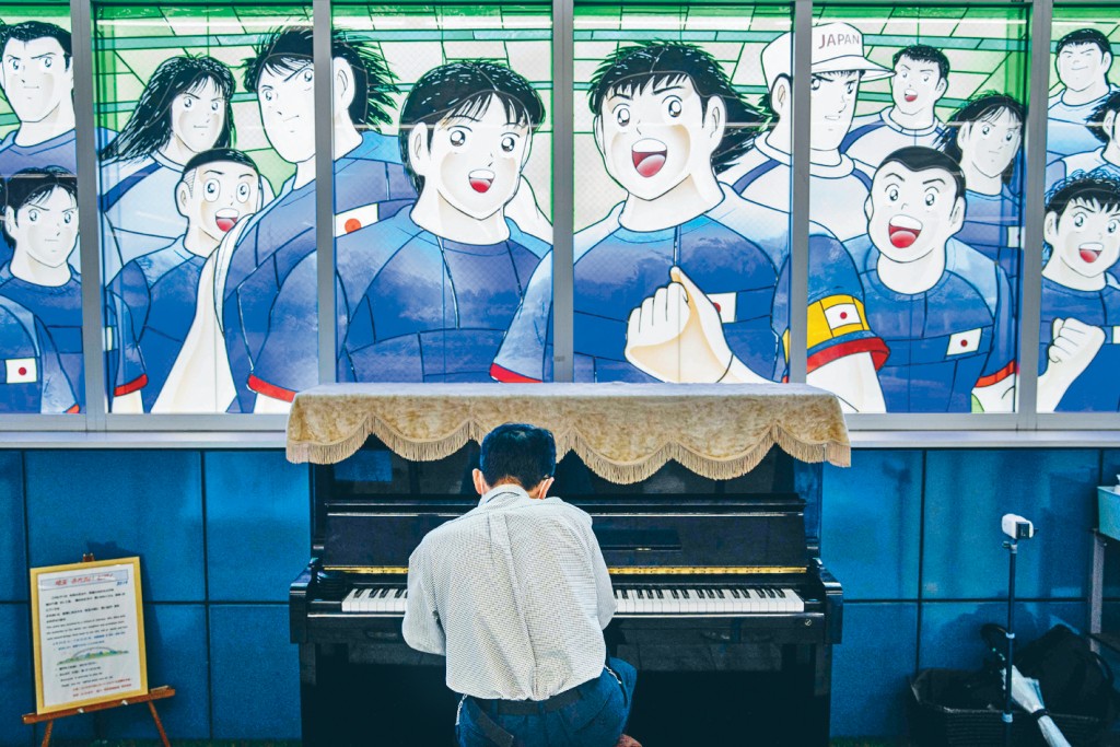 日本埼玉縣浦和美園車站內的《足球小將》漫畫。