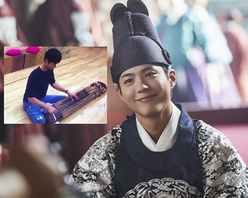 朴宝剑演世子当然帅气，私底下学琴的认真态度获老师大赞帅！