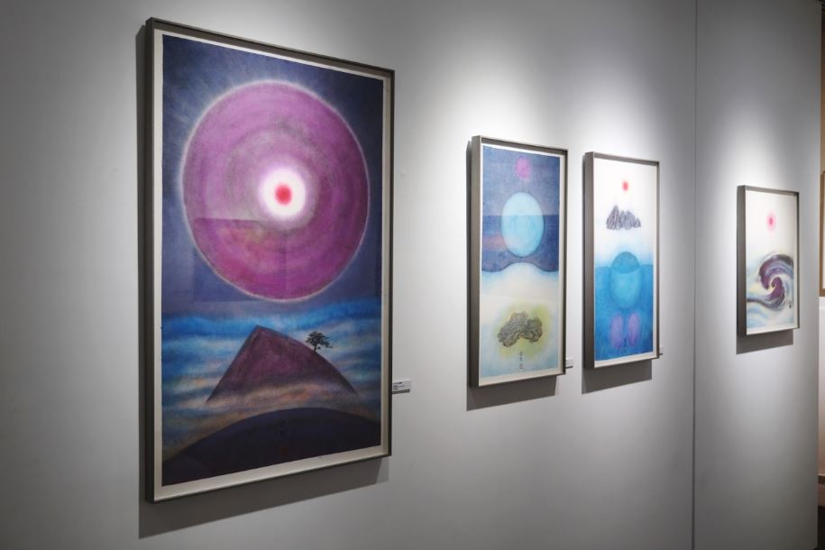 著名艺术家靳埭强自1969年以来在艺术创作路上拓展了不同的阶段