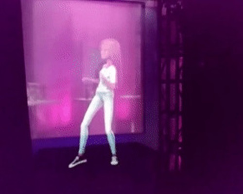 小朋友可發出指令，指示盒子內的立體芭比換衫跳舞。網圖