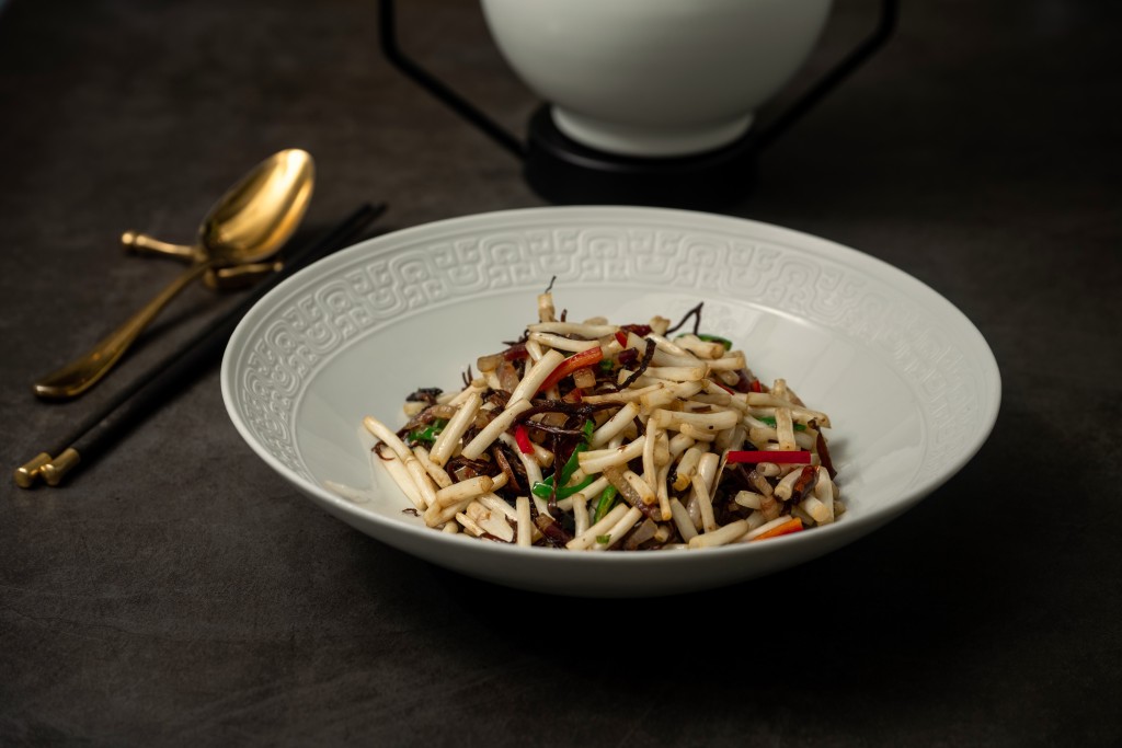 高山菌鹹肉炒銀條 $398