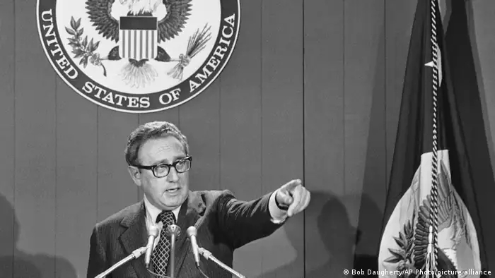 1973年，基辛格在美國國務院記者會上。