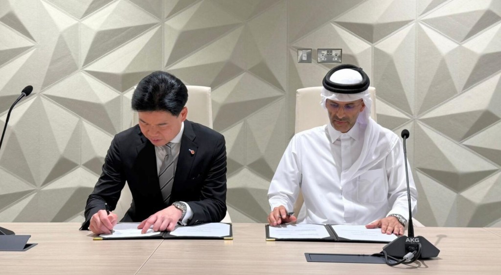 律師會會長湯文龍與卡塔爾國際調解仲裁中心董事會副主席Thani Al Thani代表雙方機構簽署諒解備忘錄。(律師會提供) 律師會會長湯文龍與卡塔爾國際調解仲裁中心董事會副主席Thani Al Thani代表雙方機構簽署諒解備忘錄。(律師會提供)