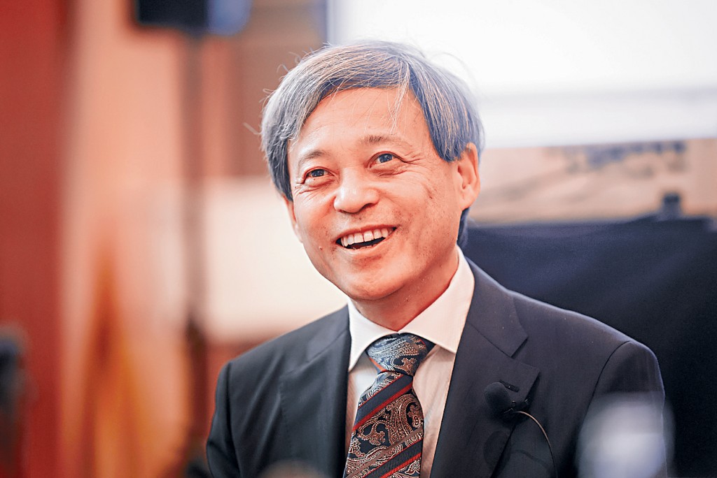 深谷賢治自認不善於人際溝通,認為適合獨立鑽研的數學科與他的性格十分契合。