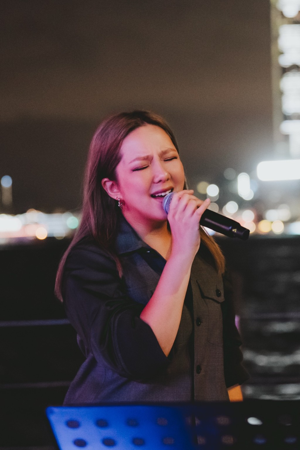 衛蘭現身灣仔busking。