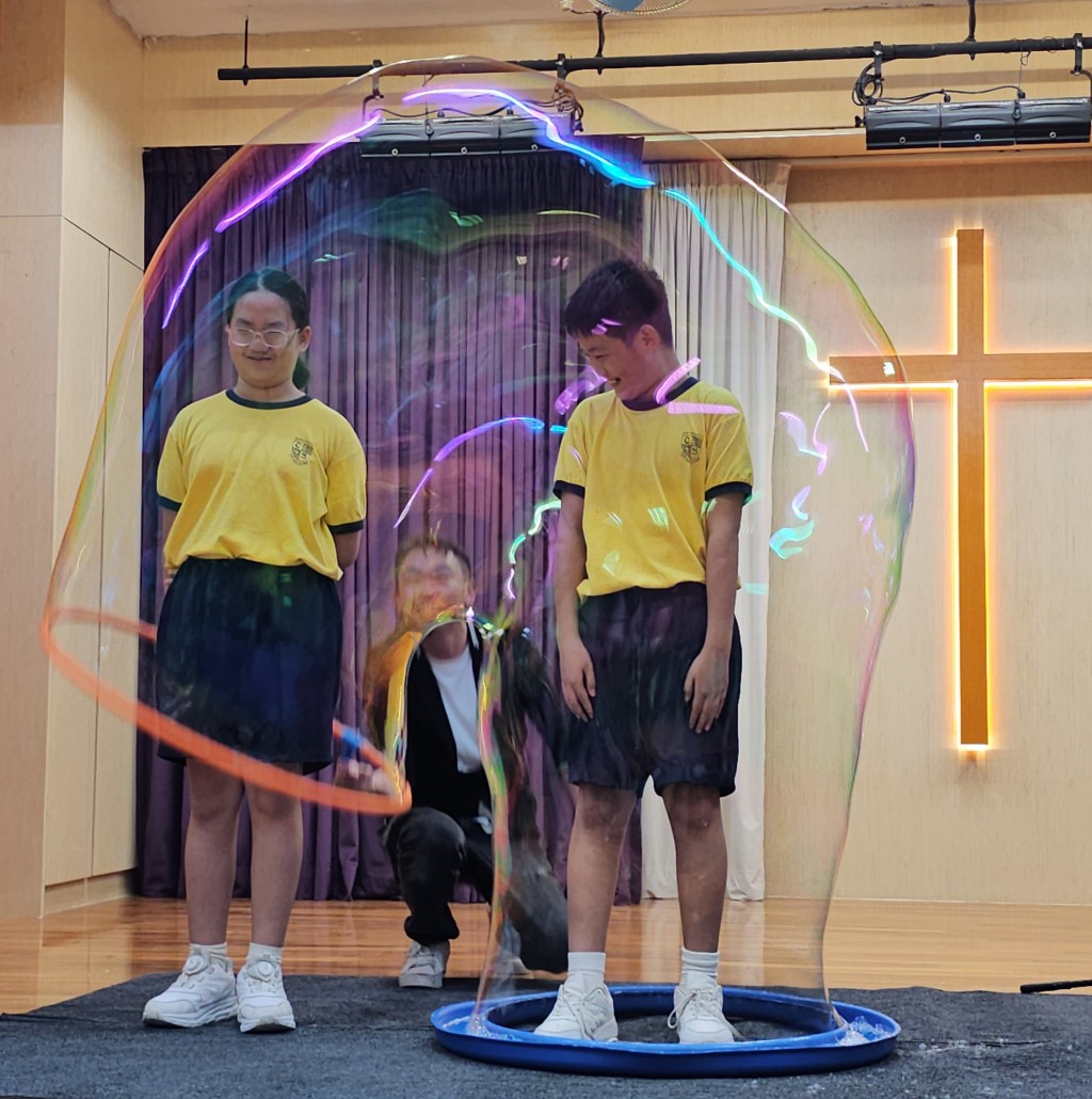 STEAM教学融入魔术表演，提升学生的学习兴趣。（图片来源：受访学校提供）