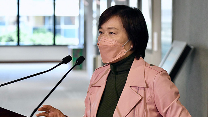 梁美芬要求當局一周內興建港版方艙醫院,提供最少1萬張病床。