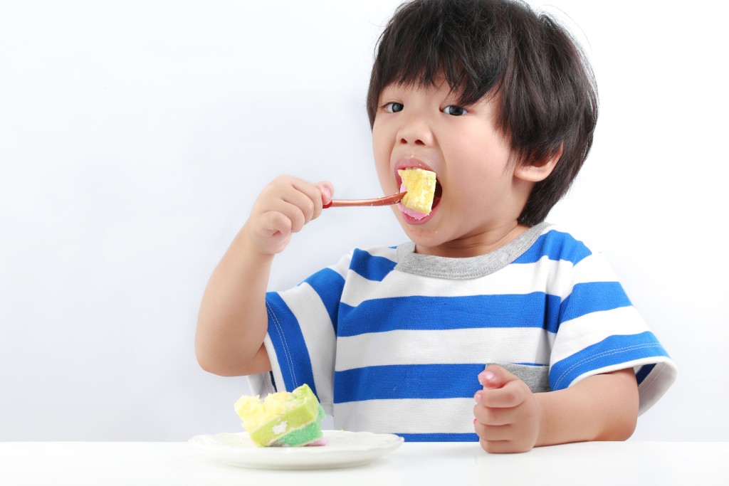 姚嘉榕指小臼齒位於口腔較後位置，家長較難察覺孩子患有梁氏小臼齒，不過可以留意孩子在進食、說話時有否感到不適。